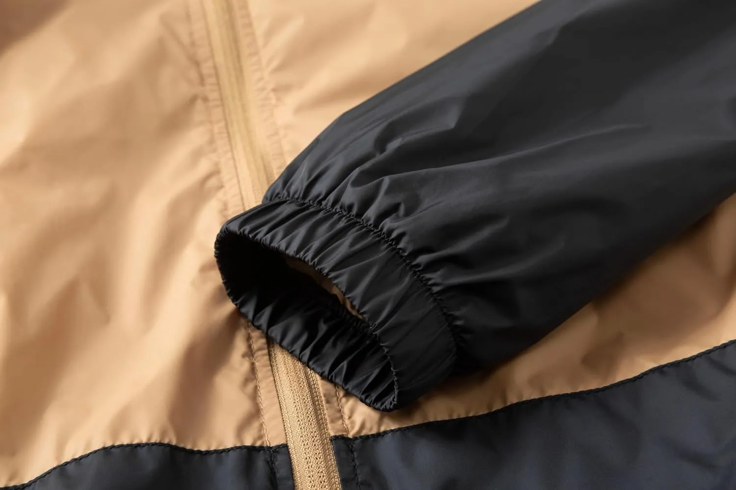 Men's Lightweight Windbreaker Jackets Outdoor Hooded Pocket Raincoat Jacket