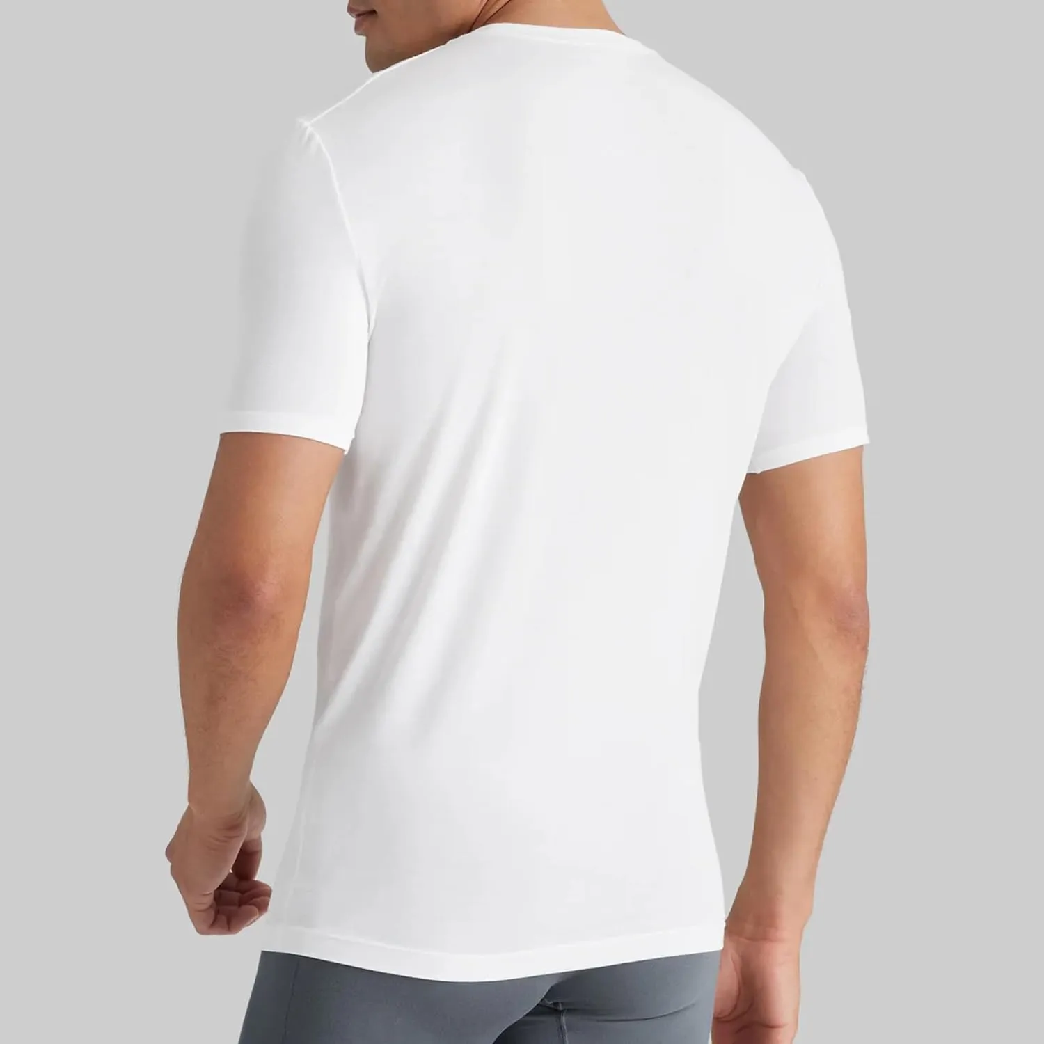 Tommy John Men's Crew Neck Undershirt, Second Skin Fabric, Slim Fit T-Shirt with Stay Tuck Design